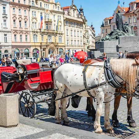 Cozy Homestay At Prague Main Station Bagian luar foto