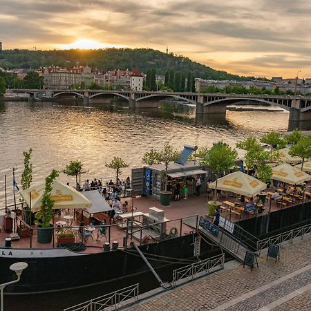 Cozy Homestay At Prague Main Station Bagian luar foto