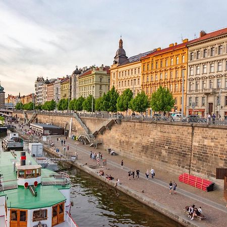 Cozy Homestay At Prague Main Station Bagian luar foto