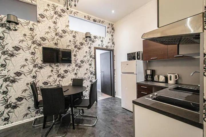 Cozy Homestay At Prague Main Station Bagian luar foto
