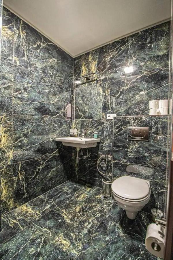 Cozy Homestay At Prague Main Station Bagian luar foto