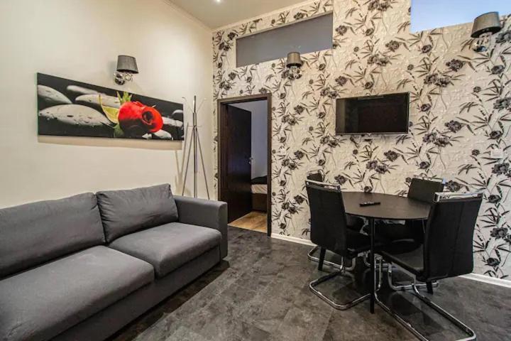 Cozy Homestay At Prague Main Station Bagian luar foto