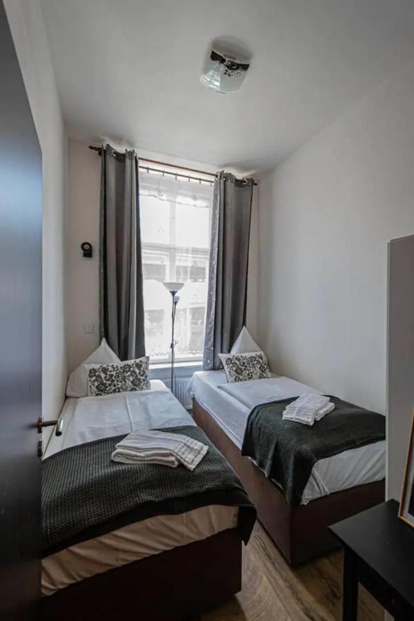 Cozy Homestay At Prague Main Station Bagian luar foto