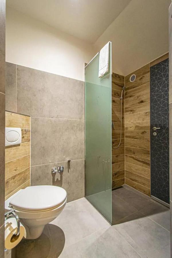 Cozy Homestay At Prague Main Station Bagian luar foto