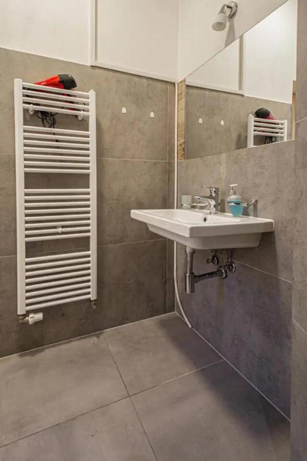 Cozy Homestay At Prague Main Station Bagian luar foto