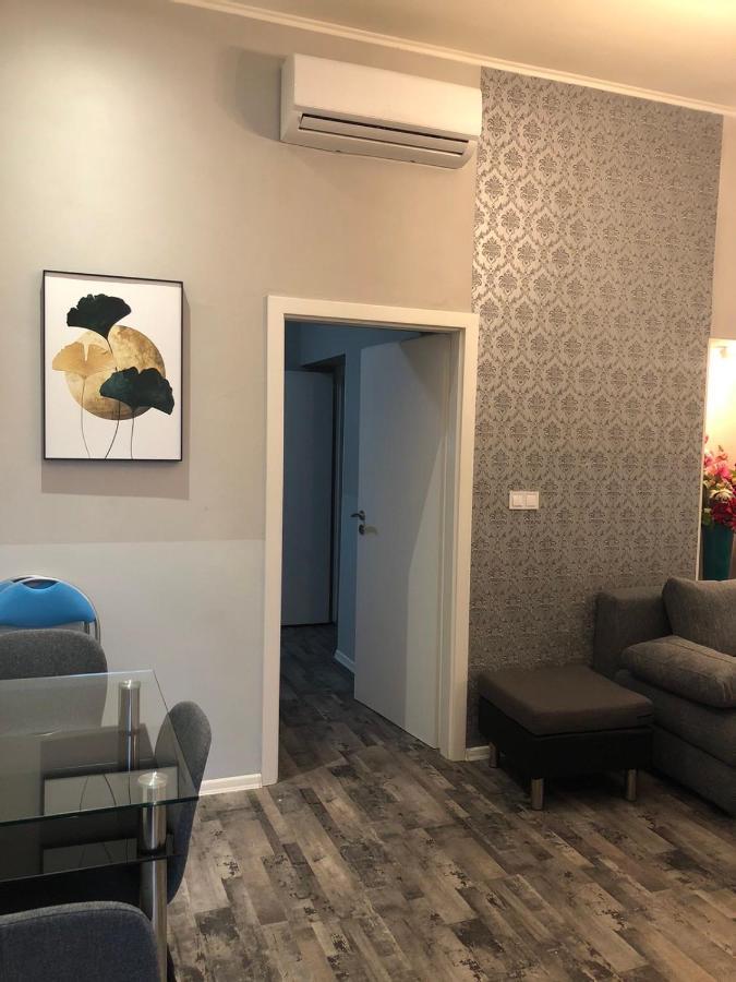 Cozy Homestay At Prague Main Station Bagian luar foto
