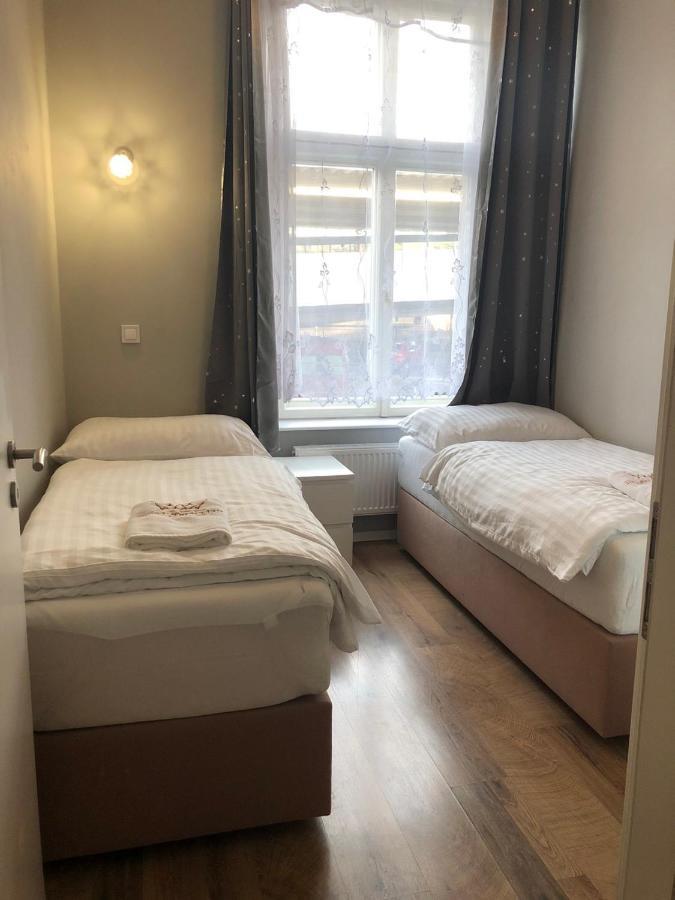 Cozy Homestay At Prague Main Station Bagian luar foto