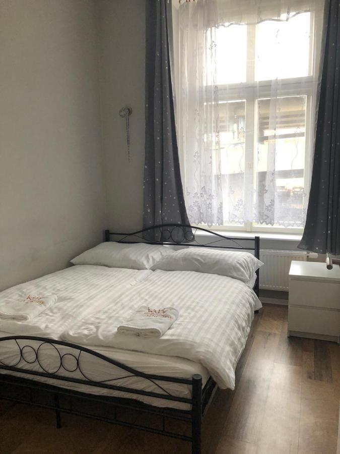 Cozy Homestay At Prague Main Station Bagian luar foto