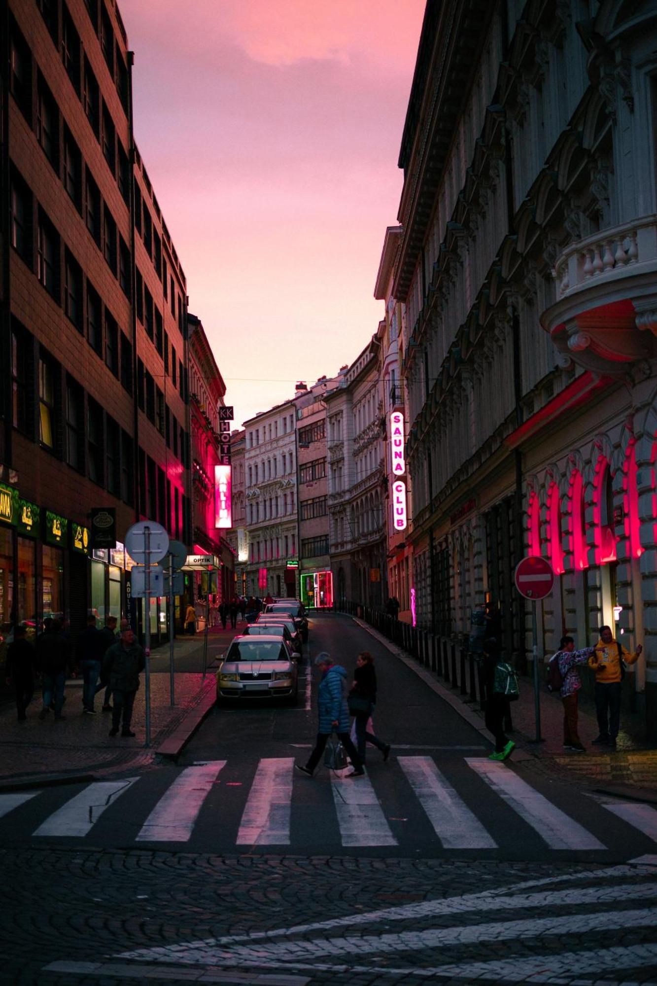 Cozy Homestay At Prague Main Station Bagian luar foto