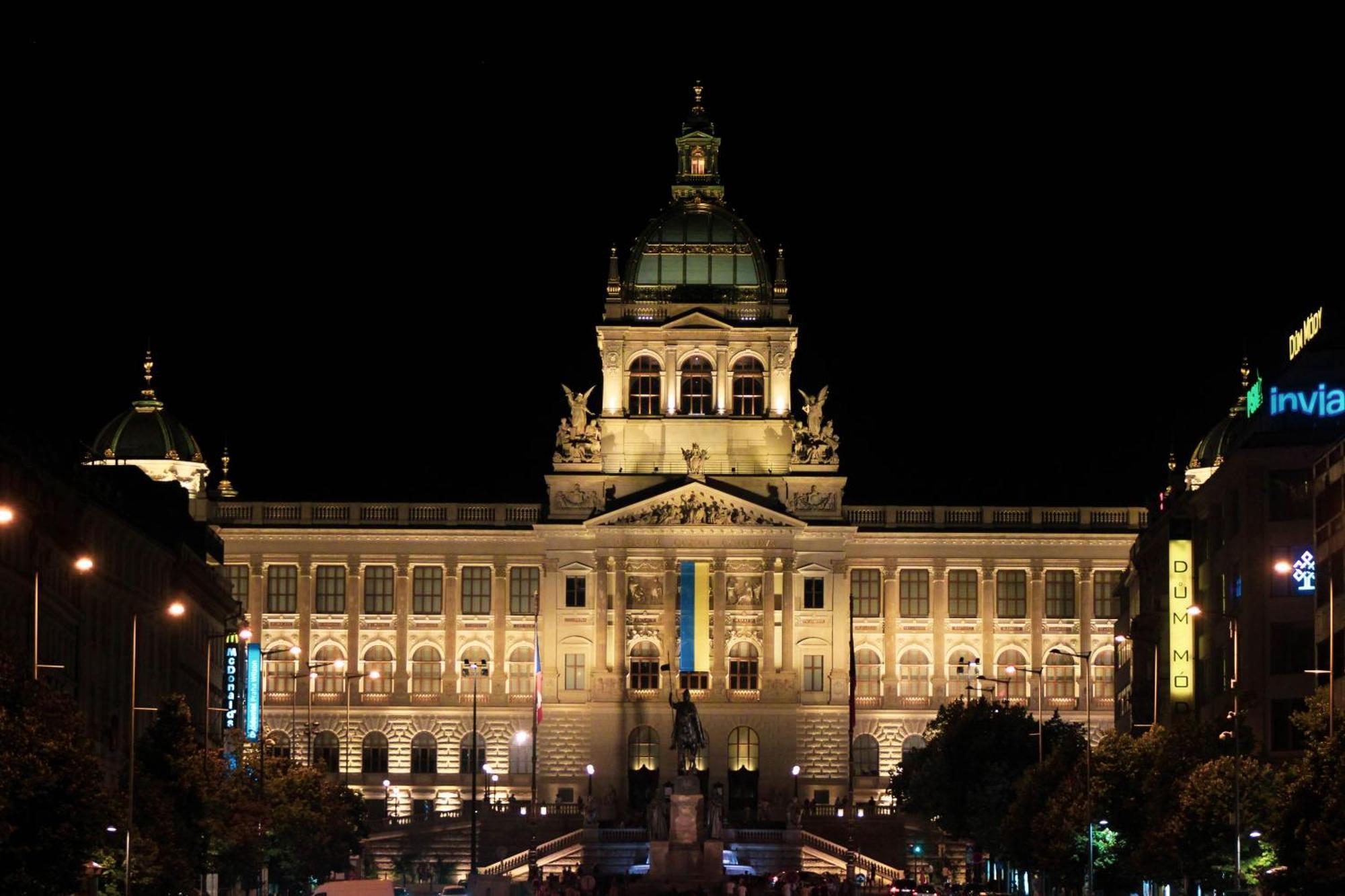 Cozy Homestay At Prague Main Station Bagian luar foto