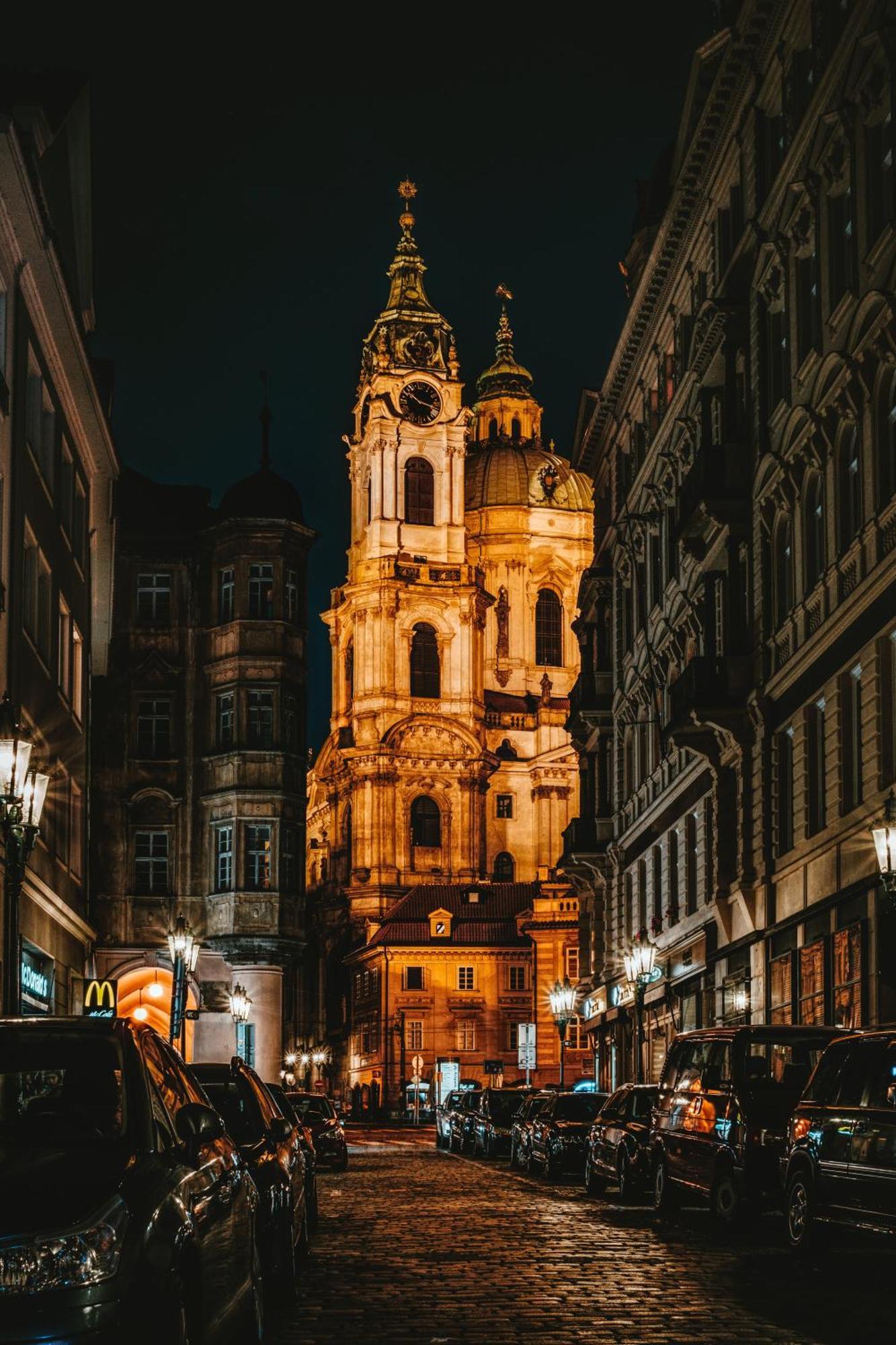 Cozy Homestay At Prague Main Station Bagian luar foto