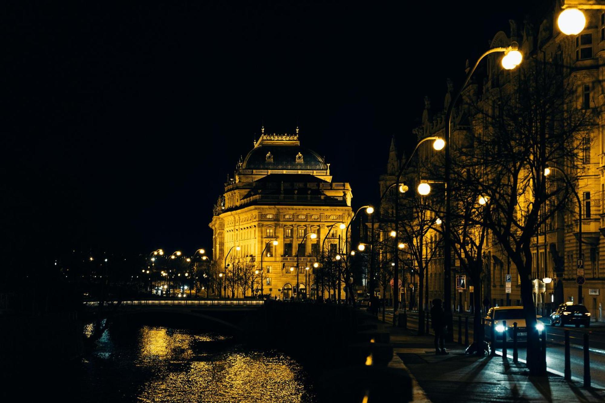 Cozy Homestay At Prague Main Station Bagian luar foto