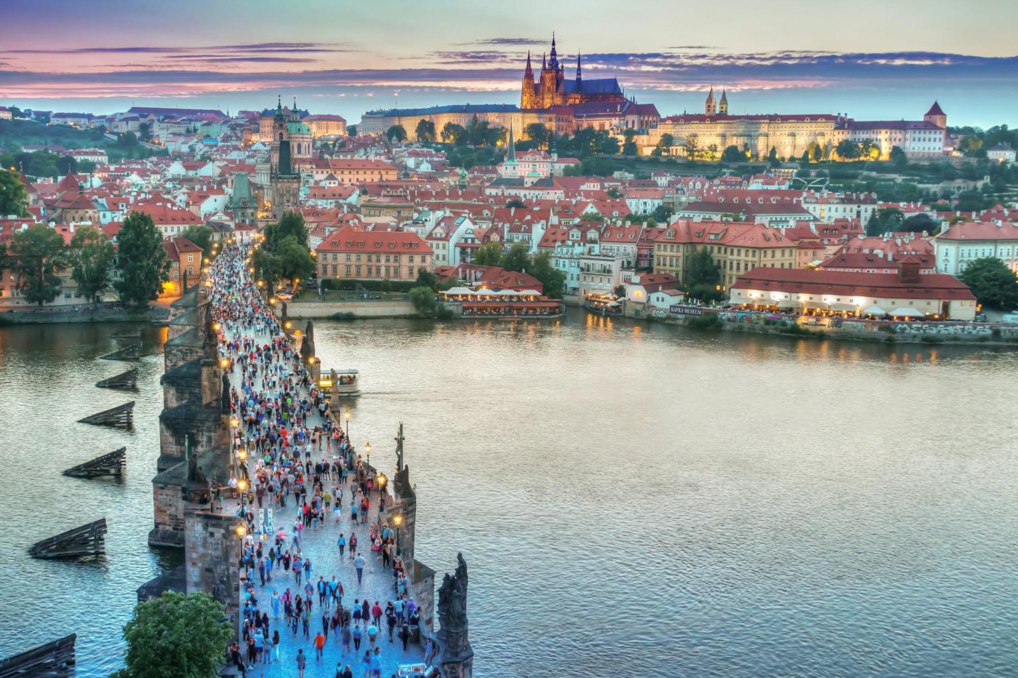 Cozy Homestay At Prague Main Station Bagian luar foto