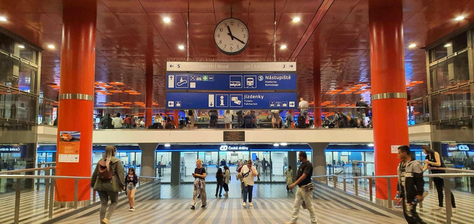 Cozy Homestay At Prague Main Station Bagian luar foto